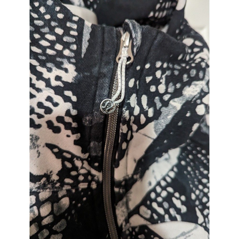 EUC🌟Lululemon Scuba Hoodie III Light Cotton Fleece Sz 8 Static Mist White Black - Picture 7 of 13